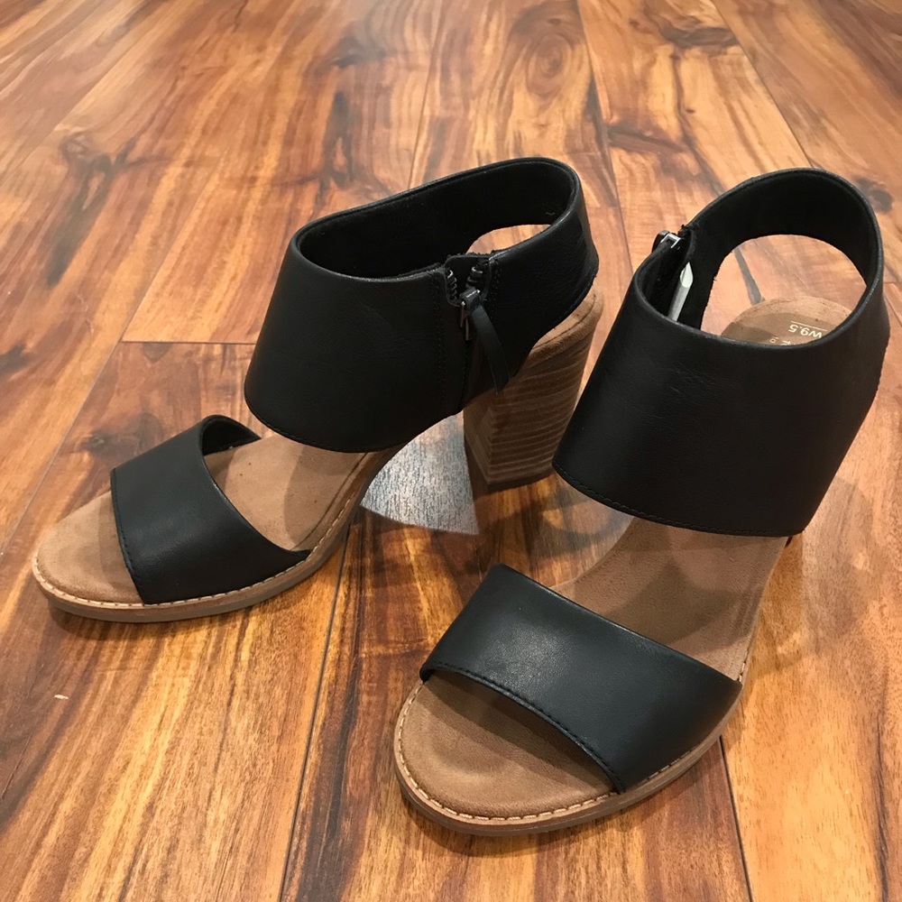 TOMS 9.5W
Black Women's Majorca Leather Cut Out Block Heel Sandals